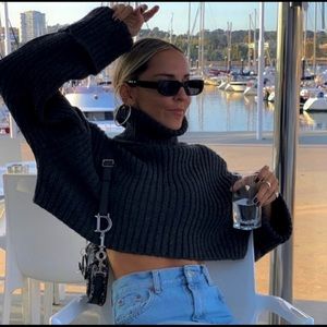 Chunky cropped turtle neck